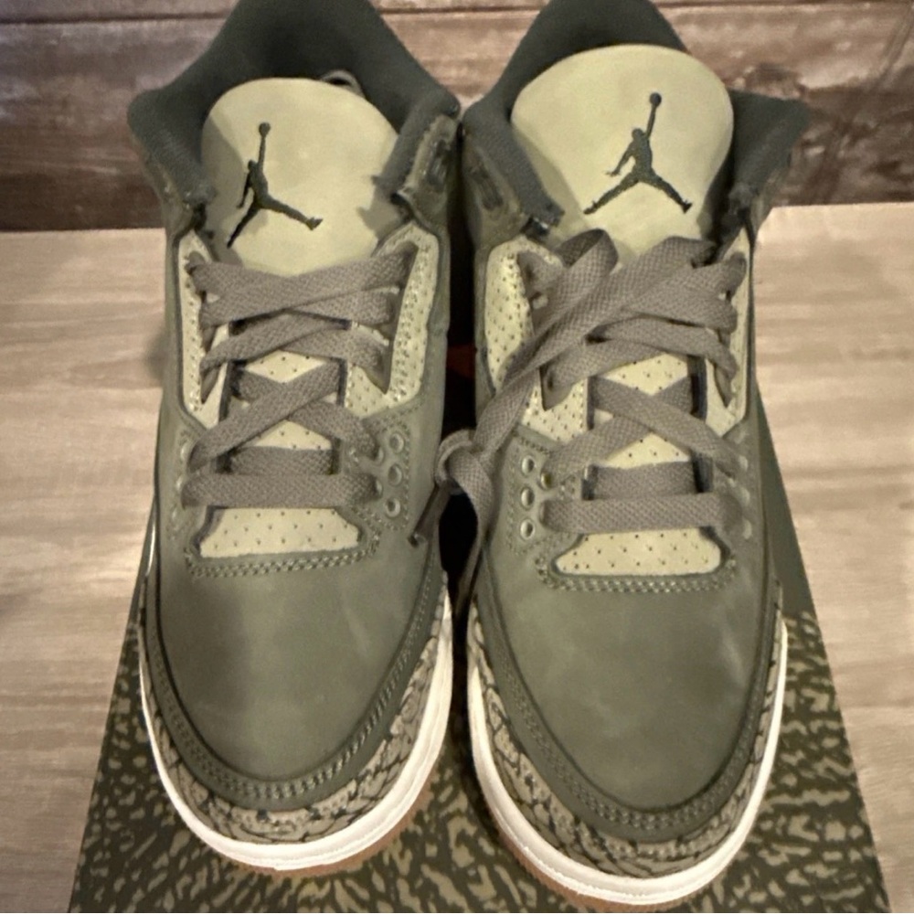 Jordan 3 Family Affair Sneakers 5.5Y/7W BRAND NEW